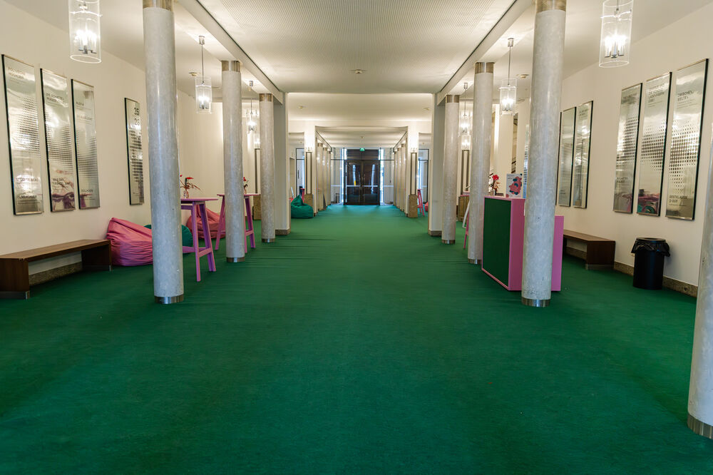Theater beginnt vor der Vorstellung: Front-of-House-Arbeit im Theater Regensburg