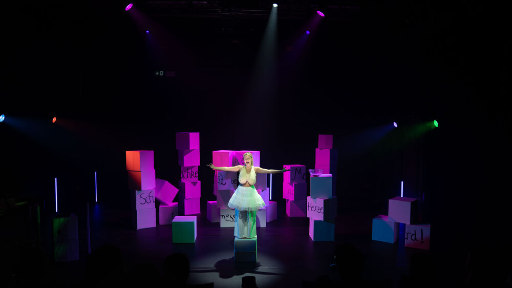 BTT - Bayerische Theaterakademie August Everding | F(LA)EMME FATALE