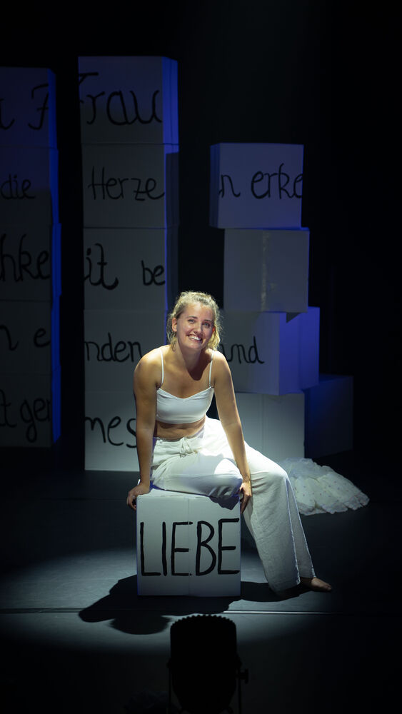 BTT - Bayerische Theaterakademie August Everding | F(LA)EMME FATALE