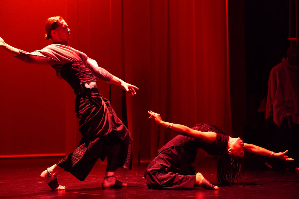 BTT - Münchner Volkstheater | GREY