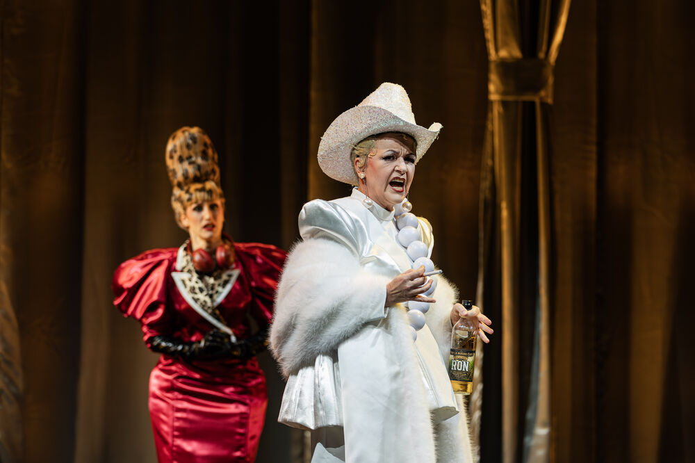 Eileen von Hoyningen Huene &amp; Franziska Sörensen